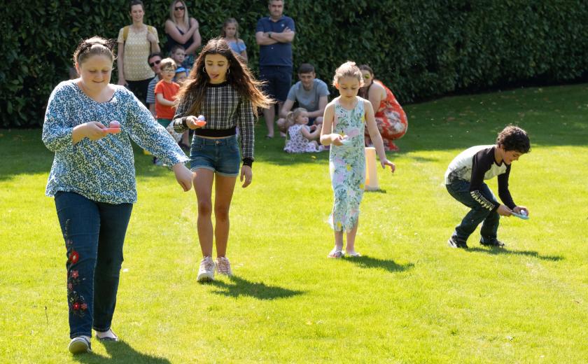 egg and spoon race 